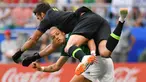 Sepanjang sejarah Piala Dunia, Timnas Meksiko akan mencatatkan penampilan ke-17 pada Piala Dunia 2022 Qatar yang kurang dari sebulan lagi akan dimulai. Dengan kata lain, mereka hanya absen dalam 5 kali penyelenggaraan dari total 22 edisi sejak 1930 hingga 2022. Pencapaian tersebut tentunya tak lepas dari stok pemain berkualitas di skuad El Tri yang melimpah sepanjang edisi Piala Dunia. Hingga kini tercatat 5 pemain yang menyandang penampilan atau caps terbanyak bagi Timnas Meksiko hingga kini. Siapa saja? Berikut daftar kelimanya. (AFP/Fabrice Coffrini)