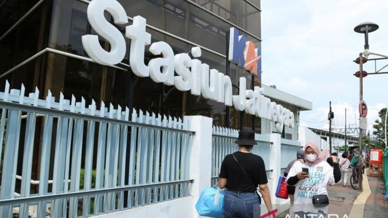 Antisipasi Reuni Akbar 212: 12 Kereta Berhenti di Stasiun Jatinegara, KAI Terapkan Pola Operasi Khusus