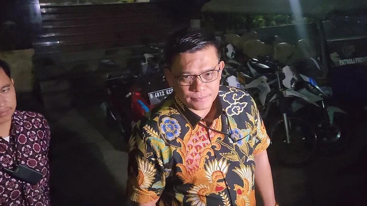 Supervisi yang dilayangkan kepada pimpinan dan Dewas KPK itu turut meminta agar Deputi Bidang Koordinasi dan Supervisi, Brigjen Didik Agung Widjanarko mengikuti proses penyidikan.<br>