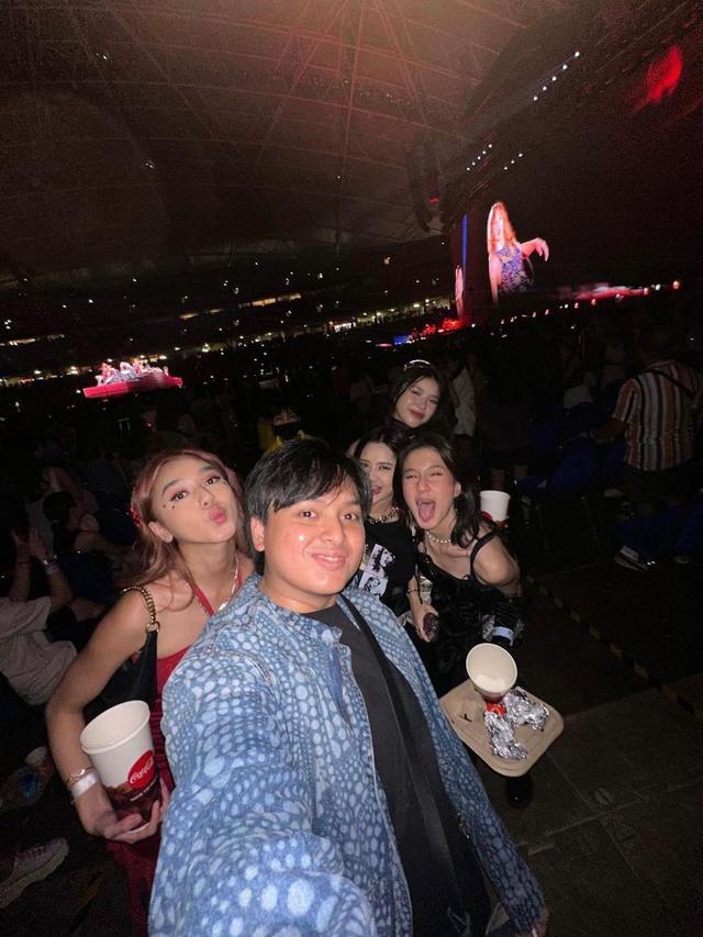 Potret Tiara Andini, Ziva Magnolya, Keisya Levronka, Arsy Widianto dan Gabriella Ekaputri di konser Taylor Swift (Sumber: Instagram/@kuyentertainment)