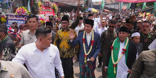 Didampingi Kaesang, Jokowi Hadiri Khitanan Anak Ustaz Ujang Busthomi