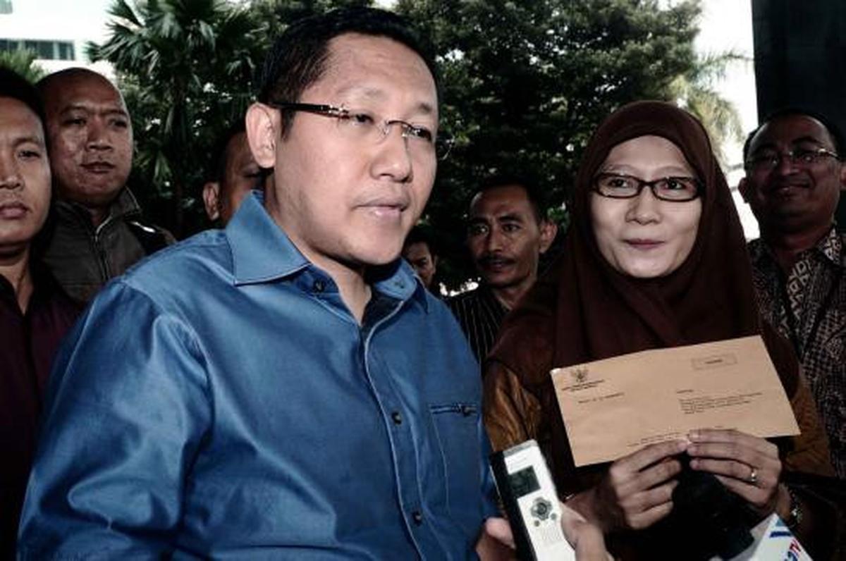 Anas Urbaningrum, Athiyyah Laila, dan mawar putih