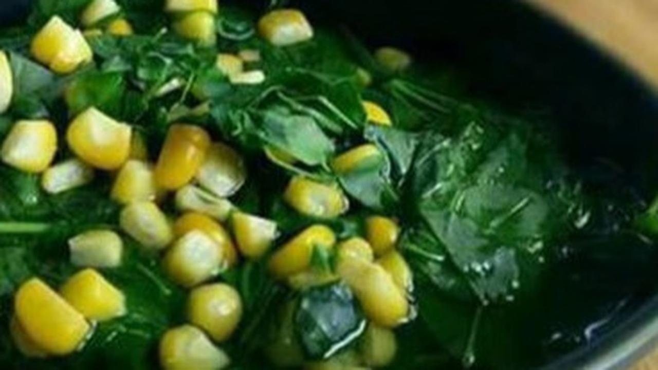 Resep Sayur Bening Daun Kelor, Segar Menyehatkan