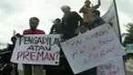 Mahasiswa dan wartawan di Ambon, Maluku, menggelar unjuk rasa menuntut reformasi di tubuh pengadilan Ambon. 
