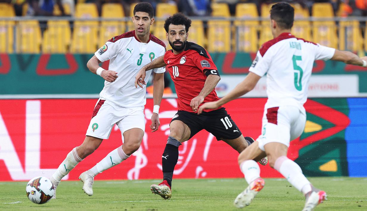Mesir memulai pertandingan dengan kurang meyakinkan. Mohamed Salah dan kolega terlihat kesulitan menguasai bola dan sering melakukan salah umpan. (AFP/Kenzo Tribouillard)