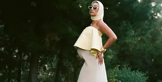 Pendiri Rhode, yang tengah menantikan kelahiran anak pertamanya dengan suaminya Justin Bieber, berusaha tampil memukau dengan pakaian hamil yang luar biasa selama masa kehamilannya. Acara baby shower-nya akhir pekan lalu. [@haileybieber].