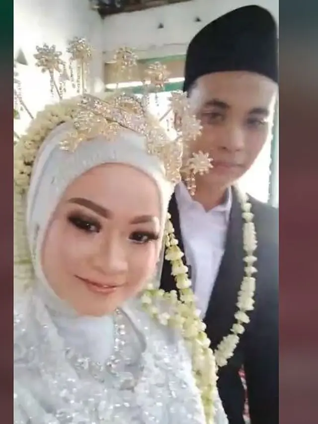 6 Momen Pernikahan Ponari Si Dukun Cilik, Banjir Ucapan dari Warganet