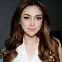 Unggah foto dengan makeup natural tanpa filter, Celine Evangelista banjir pujian. (Instagram/celineevangelista).