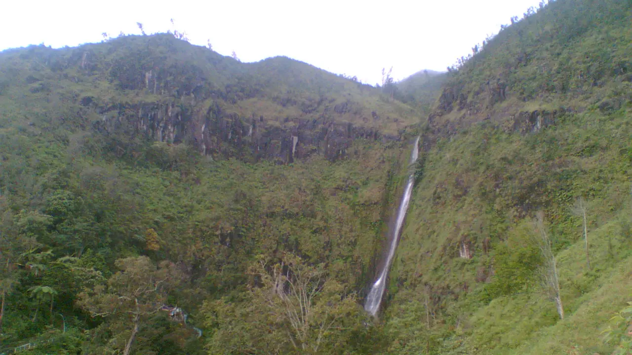 [Bintang] Potret Keindahan Air Terjun Sedudo Sebelum Longsor