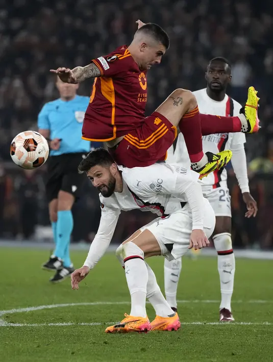 Kemenangan 2-1 ini melengkapi laju sempurna AS Roma dalam dua laga melawan AC Milan.  (Foto AP/Andrew Medichini)