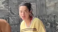 Beredar Video Dua Lipa Duduk Berwajah Sendu Diduga di Hotel Jakarta Usai Konsernya Batal