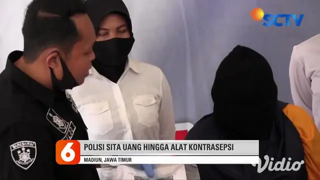ISM, warga asal Jakarta digelandang ke Kantor Polisi Resor Madiun. Janda dua anak ini ditangkap, karena terbukti menjual dua gadis berusia 20 dan 15 tahun, ke pria hidung belang melalui aplikasi percakapan.