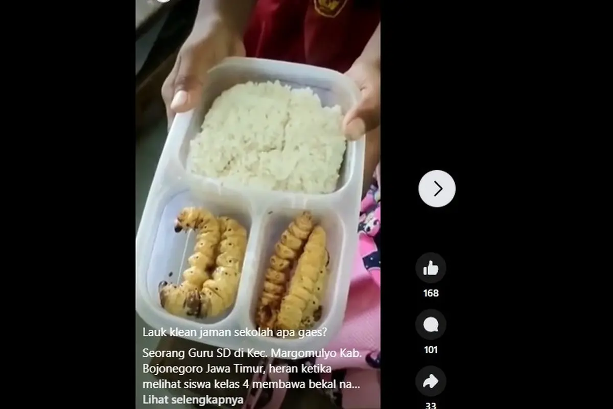 Siswa SD di Bojonegoro membawa bekal makanan laut ulat ke sekolah. (Istimewa)
