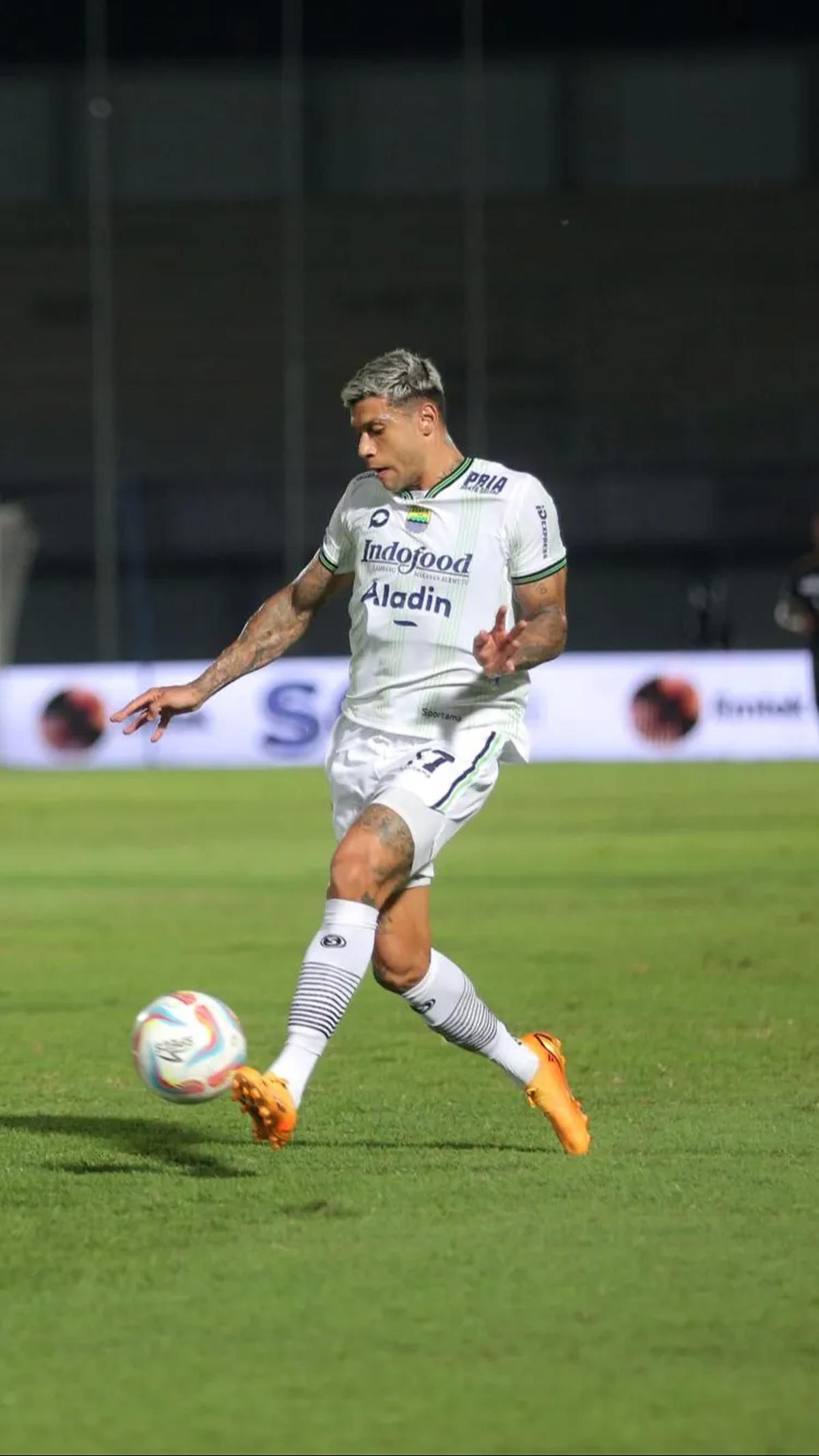 Di babak kedua, Dewa United berupaya membangun serangan. Namun gawang mereka kembali dijebol oleh pemain Persib, David Da Silva di menit ke-48.