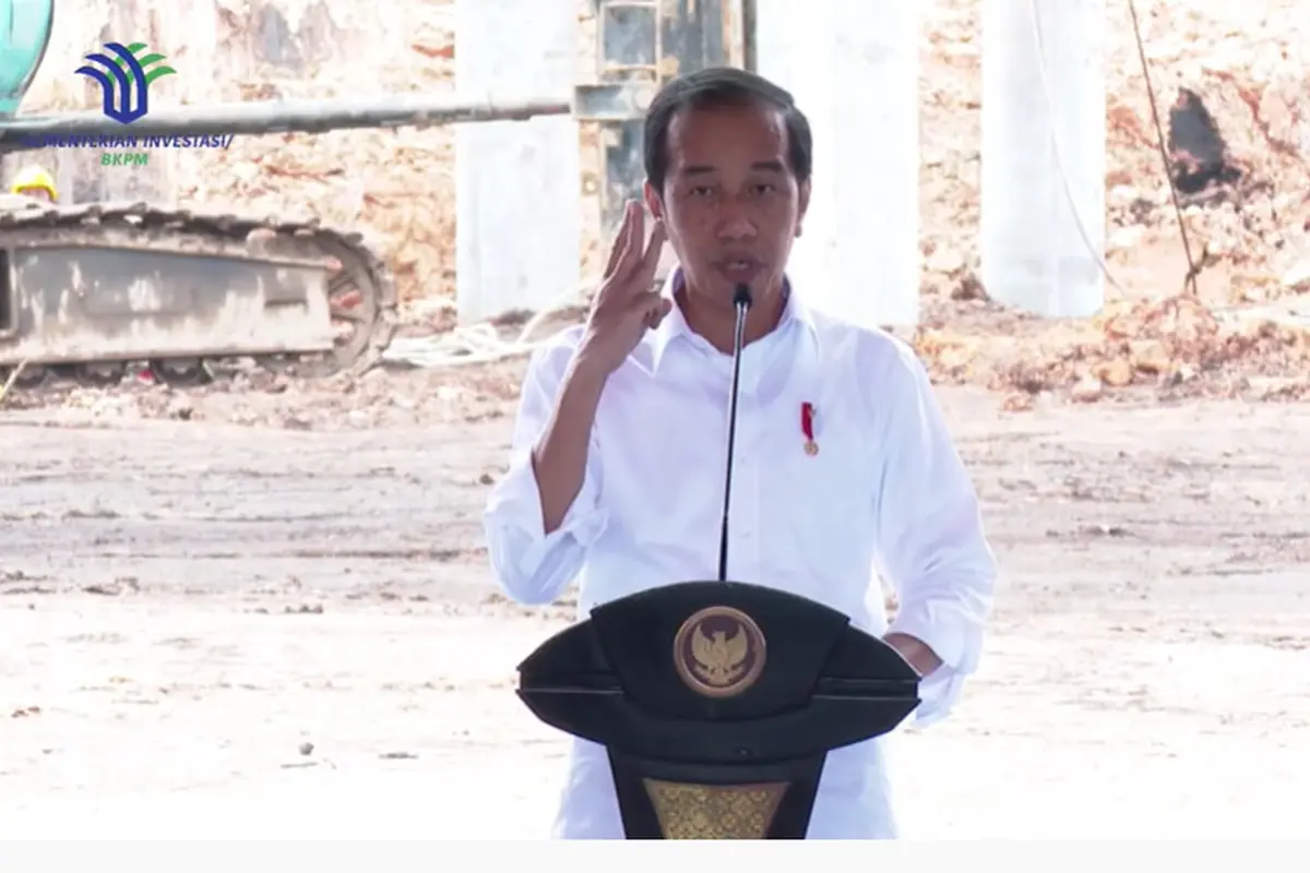 Presiden Joko Widodo (Jokowi) meresmikan pembangunan pabrik gasifikasi batu bara menjadi Dimetil Eter (DME) di Muara Enim, Sumatera Selatan.