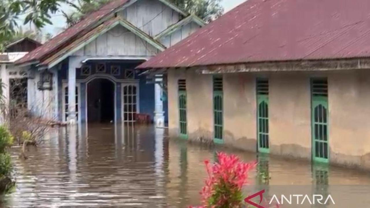 Pemkot Bengkulu Sigap Dirikan Tenda Pengungsian dan Dapur Umum untuk Penanganan Banjir Bengkulu