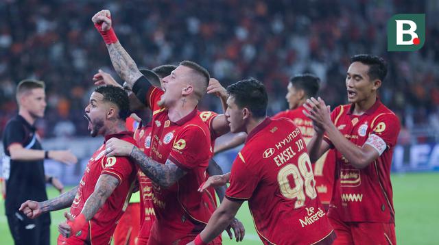 Berkat tiga poin dari laga kontra Bhayangkara FC, Persija naik ke posisi tiga klasemen menggeser Malut United. Sementara Bhayangkara ada di urutan sepuluh. (Bola.com/M Iqbal Ichsan)