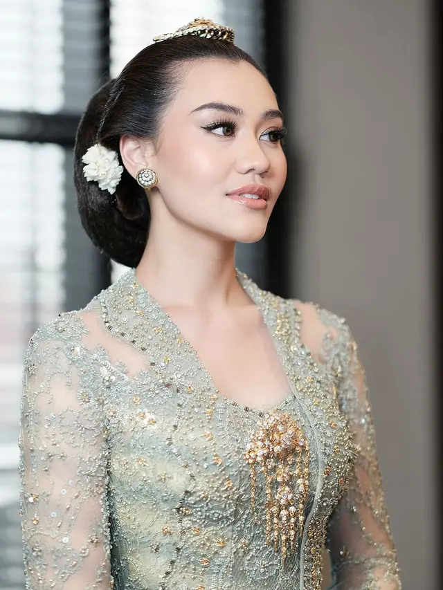 6 Pesona Anggun bak Putri Keraton Aaliyah Massaid, Kenakan Kebaya Jawa dan Sanggul di Prosesi Dulangan Jelang Menikah
