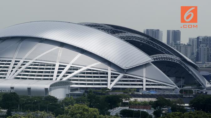 Suasana tampak luar dari Stadion Nasional di Singapura, Kamis (8/11). Stadion ini akan menggelar laga Piala AFF 2018 antara Singapura melawan Timnas Indonesia. (Bola.com/M. Iqbal Ichsan)