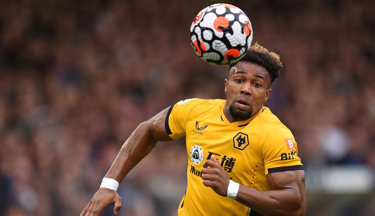 Adama Traore pindah dari Wolverhampton ke klub masa kecilnya, Barcelona pada bursa transfer 2022 dengan status pinjaman. Traore terkenal sebagai pemain sayap dengan kemampuan menggiring bola yang lua biasa, namun masih kesulitan dalam berkontribusi menghasilkan gol. (AFP/Oli Scarff)
