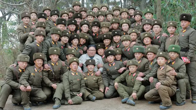 Kim Jong Un dan tentara Korut.