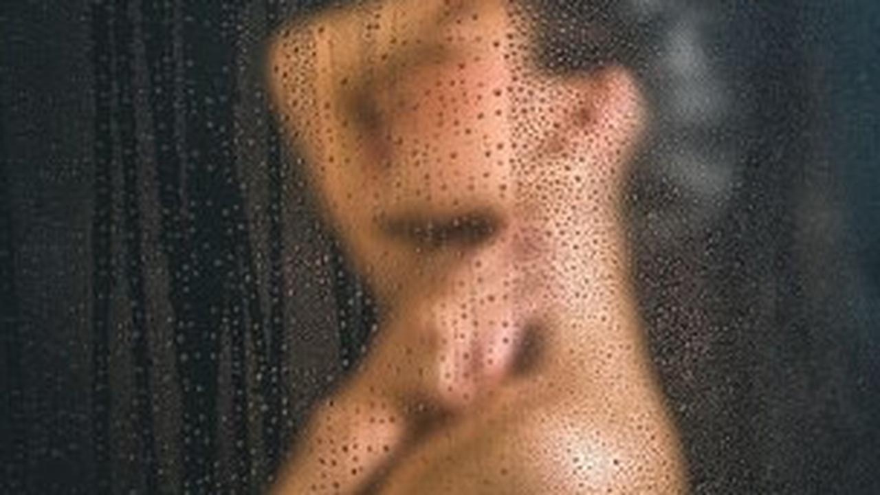 Selalu ingat bahwa keseimbangan dan kehati-hatian dalam menjalani rutinitas mandi adalah kunci untuk mendapatkan manfaat maksimal tanpa mengorbankan kesehatan tubuh Anda.