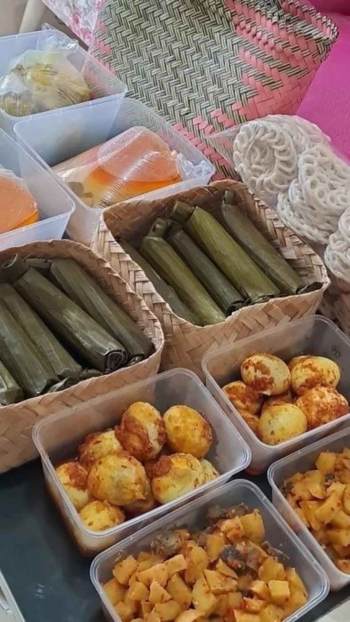 10. Hampers Masakan Khas Lebaran: Kebersamaan dalam Setiap Gigitan