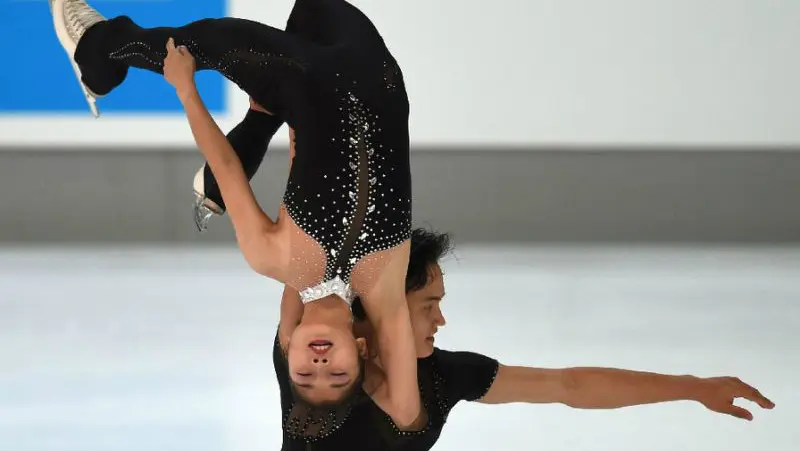 Ryom Tae Ok dan Kim Ju Sik, atlet peseluncur indah dari Korea Utara yang digadang-gadang akan tampil dalam Olimpiade Musim Dingin di Korea Selatan (AFP)