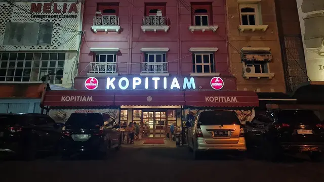12 Rekomendasi Tempat Makan Enak di Sekitar Sungai Musi, Kuliner Khas Pindang hingga Pempek Palembang Terbaik 2025