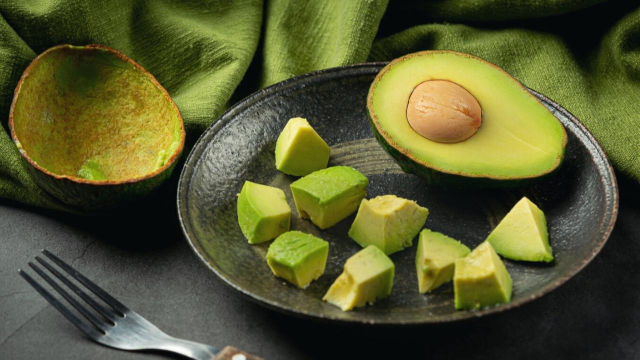 Berapa Kalori dan Nutrisi dari Buah Alpukat? Kalori yang Perlu Diwaspadai dalam Setiap Suapan
