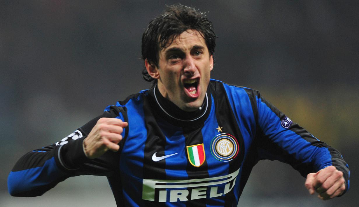 7. Diego Milito - Sepanjang kariernya bersama Inter Milan, bomber Argentina ini mencetak 62 gol dari 128 penampilan. Dirinya merupakan pahlawan dengan mencetak dua gol saat Nerazzurri meraih gelar Liga Champions. (AFP/Giuseppe Cacace)