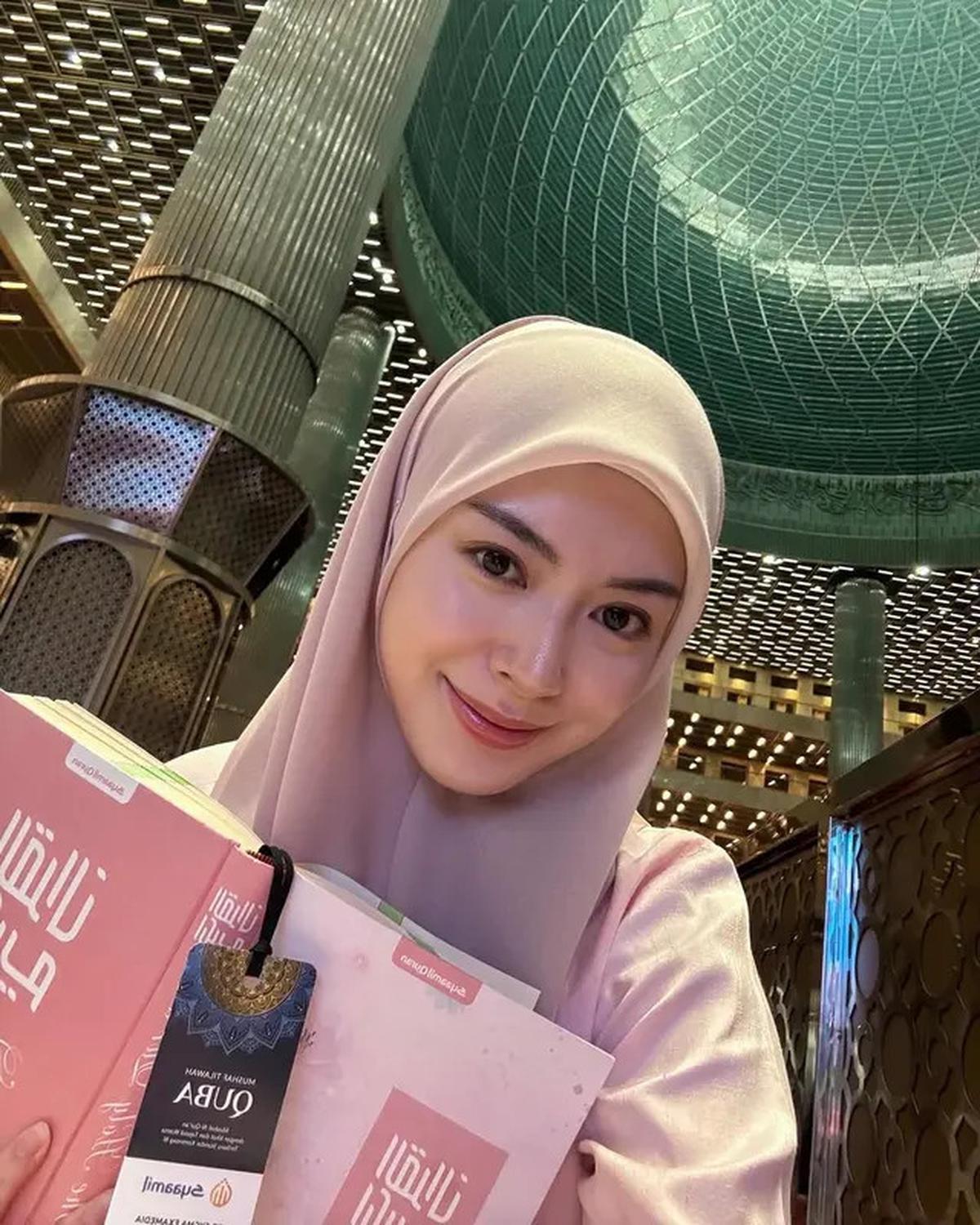 6 Potret Lebaran Ayana Moon di Jakarta dan Malaysia, Semua Berkesan