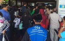 Masih ditutup, penumpang tetap berdatangan ke Bandara Babullah
