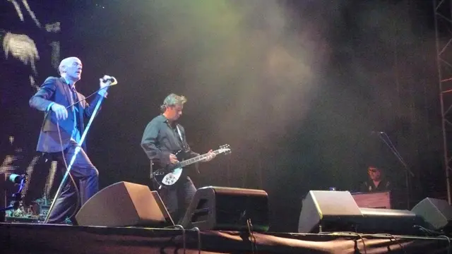 R.E.M. konser di Naples, Italia