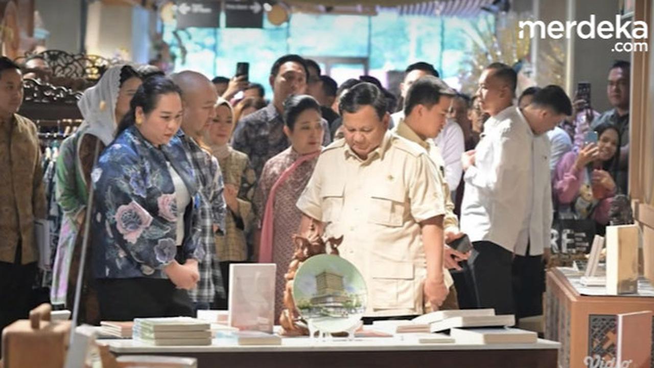 VIDEO: Prabowo Datangi Sarinah Ditemani Titiek Soeharto Lihat Batik "Bawa Uang Enggak Kita?"