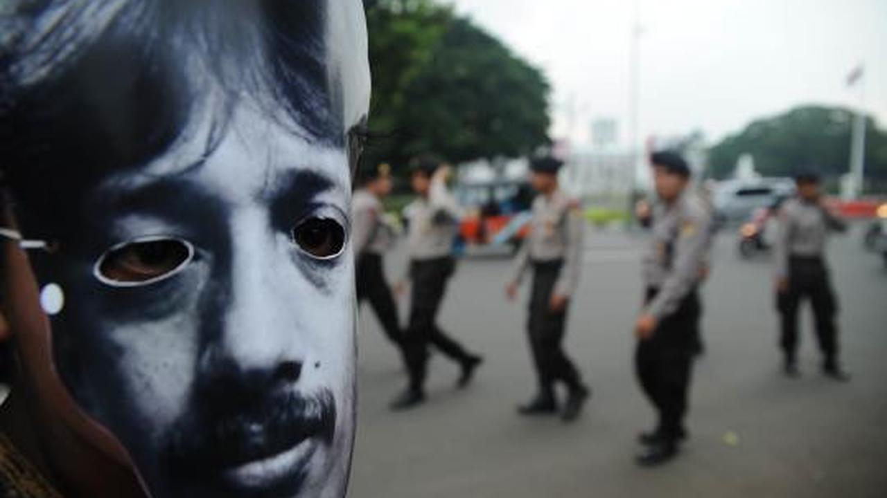 Topeng wajah Munir menghiasi Aksi Kamisan