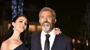 Hidup bersama menjadi sepasang kekasih selama 2 tahun, Mel Gibson dan Rosalind tengah menanti malaikat kecilnya yang diperkirakan lahir di awal tahun 2017.  (AFP/Bintang.com)
