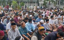 Ratusan Warga Jakarta Utara Lebaran Lebih Awal, Salad Id di Stadion Rawa Badak