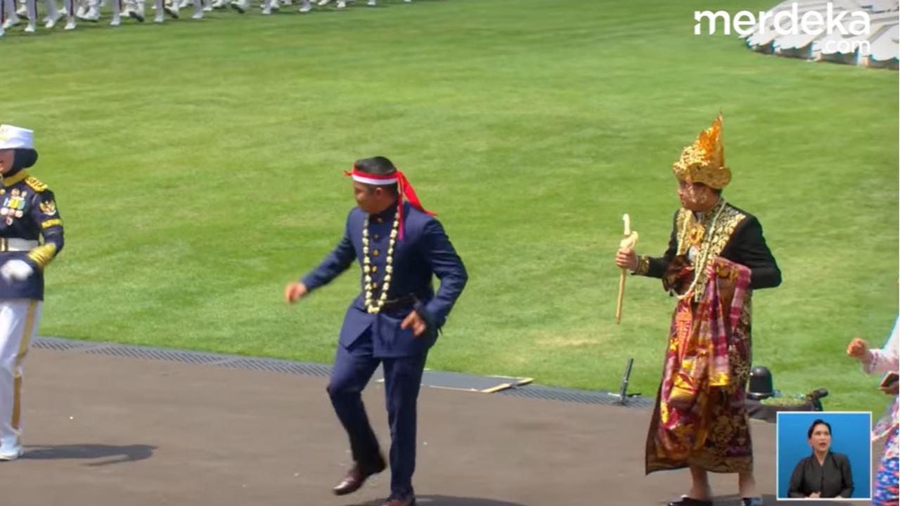 VIDEO: Lincah Letkol TNI Teddy Joget 'Tabola Bale' di Istana dari Atas Sampai Turun ke Bawah