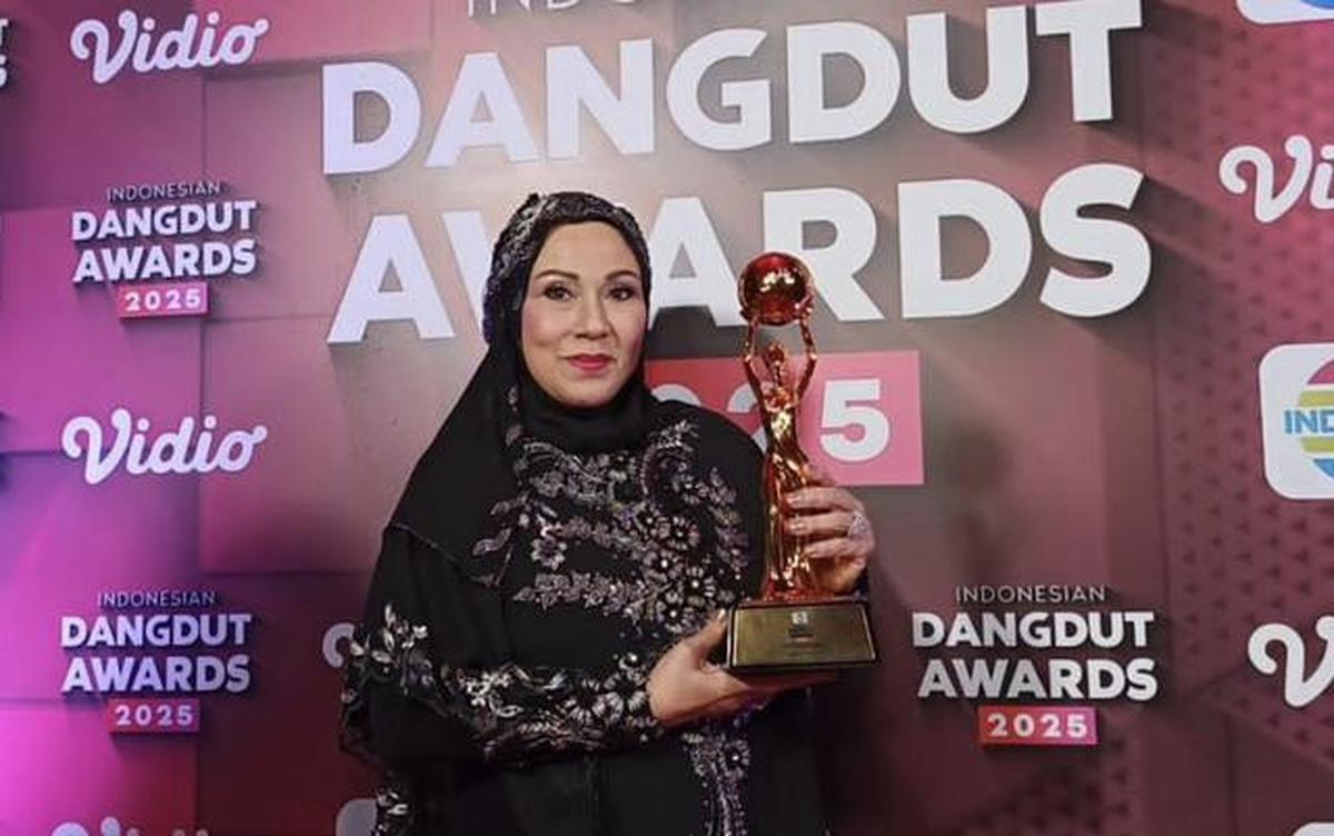 Raih Penghargaan Lifetime Achievement IDA 2025, Camelia Malik Doakan Korban Banjir Sumatera