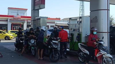 Antrean BBM Mengular di Makassar, Ganjil Genap Mulai Diterapkan