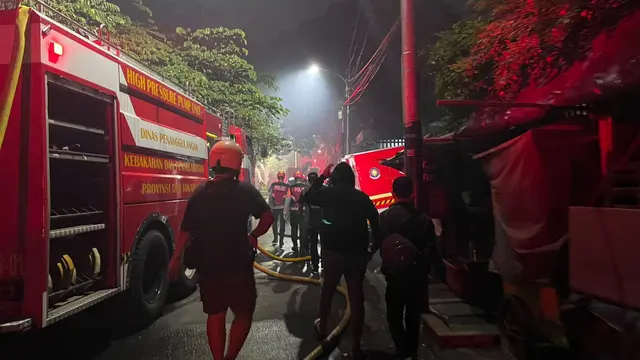 Kebakaran Gedung Badan Pendapatan Daerah (Bapenda) DKI Jakarta di Jalan Abdul Muis, Gambir, Jakarta Pusat. (Liputan6.com/Winda Nelfira)