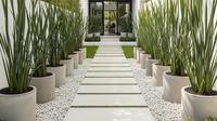 Desain Taman Depan Rumah Anti Ular dengan Batu Koral Putih (AI)