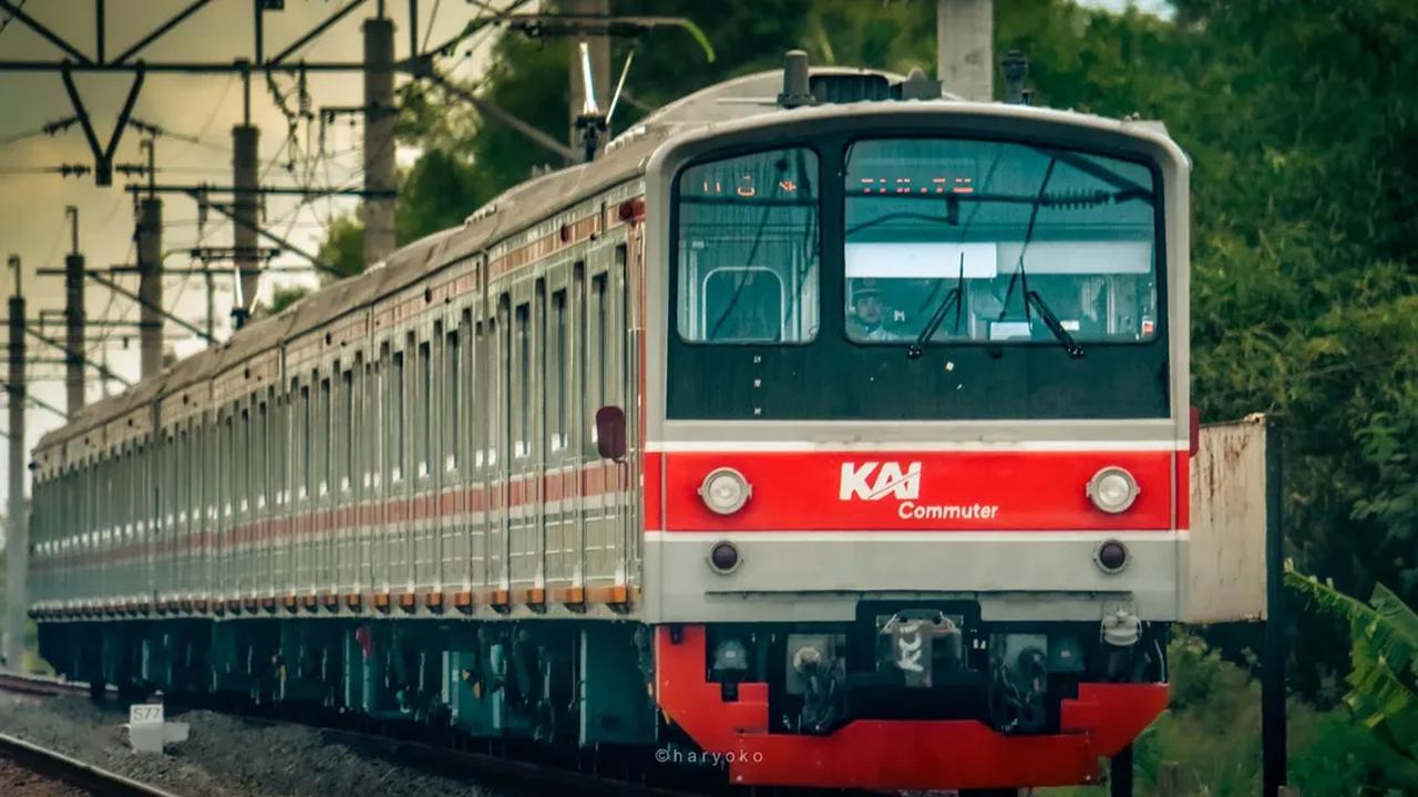 KAI Buka Suara Terkait Pelajar Tertemper Kereta di Parung Panjang