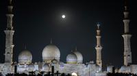 Masjid merupakan sebuah karya seni dengan arsitektur yang spektakuler, desain yang rumit, dan kemegahannya. (FADEL SENNA/AFP)