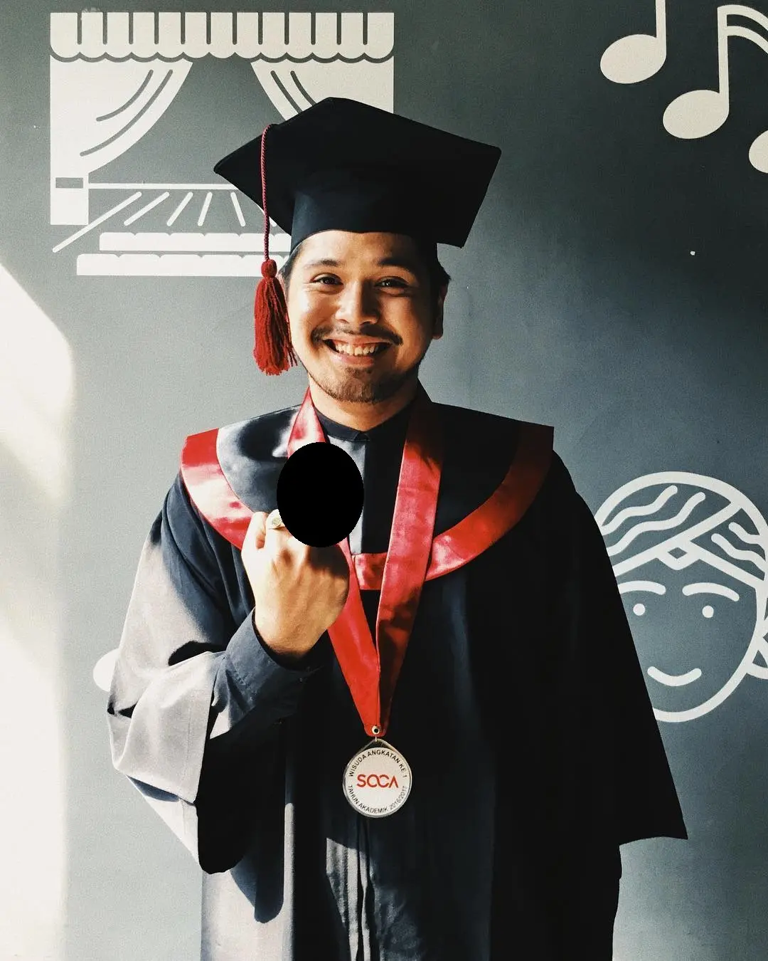 Petra Sihombing saat wisuda. (Instagram - @petra_sihombing)