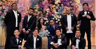 Jika biasanya Yuki Kato menjadi bridesmaid, kali ini dia menjadi groomsmen. [Instagram/yukikt]