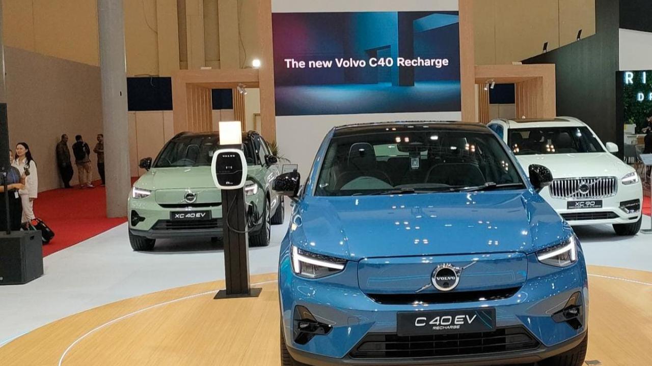 Sejak 2019 Volvo memulai strategi elektrifikasi dengan memasarkan model hybrid, Plug-in hybrid, dan battery electric vehicles (BEV). <br>Strategi ini sejalan ambisi Volvo menjadi perusahaan otomotif yang hanya menjual mobil listrik pada 2030.<br>