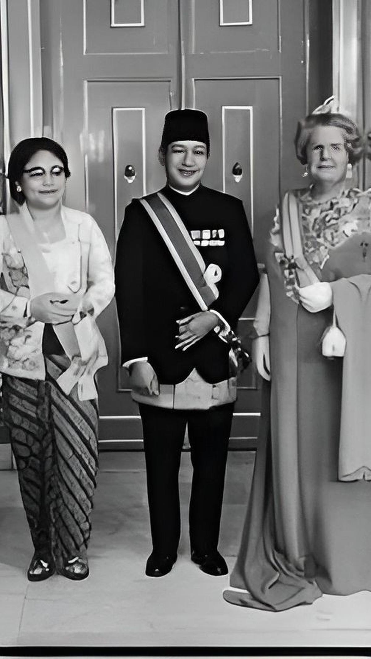"Itu Bu Tien tidak pernah mau diwawancara. Tidak pernah mau diwawancara," ungkap Aliyah, Ibu Anies Baswedan. <br>