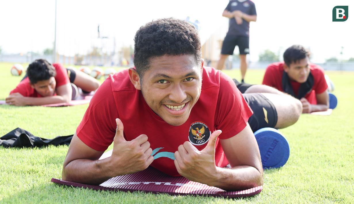 Gelandang Timnas Indonesia U-22, Fajar Fathur Rahman saat sesi latihan di Visakha Training Center, Phnom Penh, Kamboja, Sabtu (6/5/2023) jelang menghadapi Timor Leste pada laga ketiga Grup A SEA Games 2023, Minggu, 7 Mei 2023. (Bola.com/Abdul Aziz)